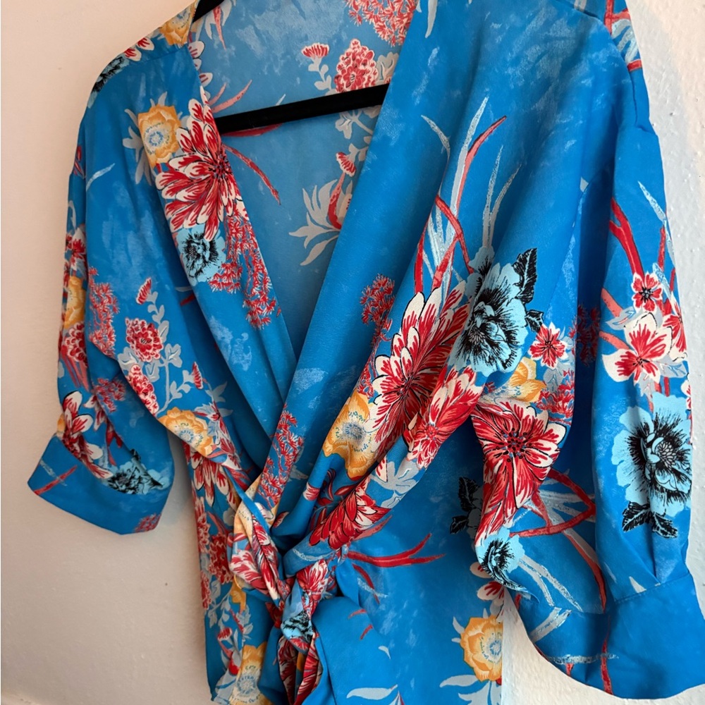 Violet + Claire Blue Floral Wrap Tie Front Blouse Size S